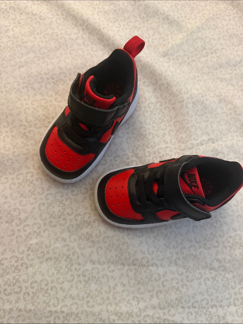 Nike Kids Red and Black Velcro Low-Top Sneakers